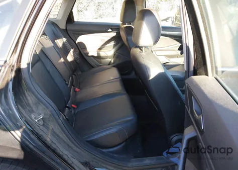 2019 Volkswagen Jetta 1.4T R-Line/1.4T S/1.4T Se z USA, uszkodzony, nr VIN 3VWC57BUXKM007736